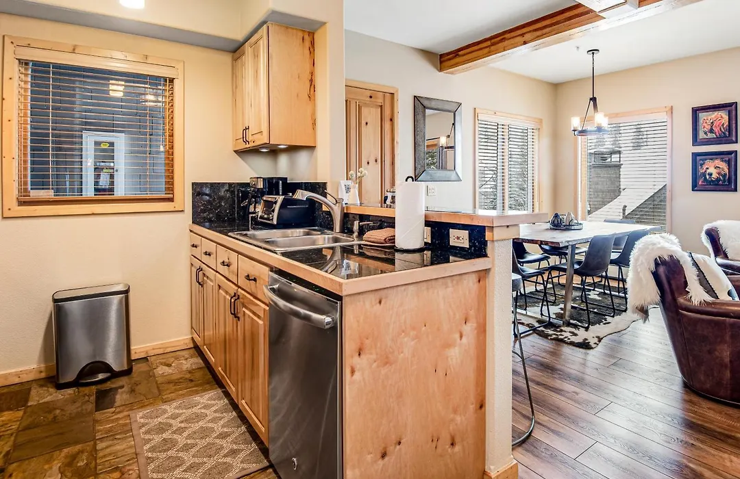 Twin Elk Lodge-1